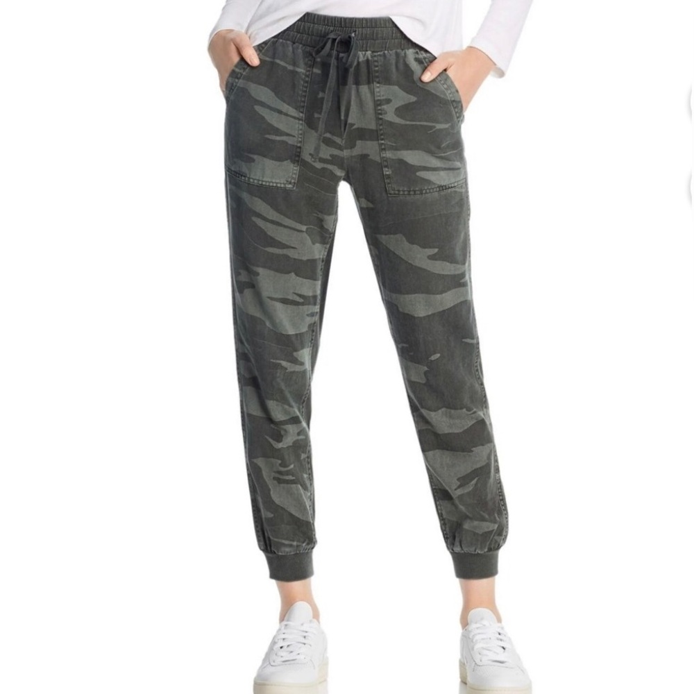 Splendid Camo joggers size XL New!